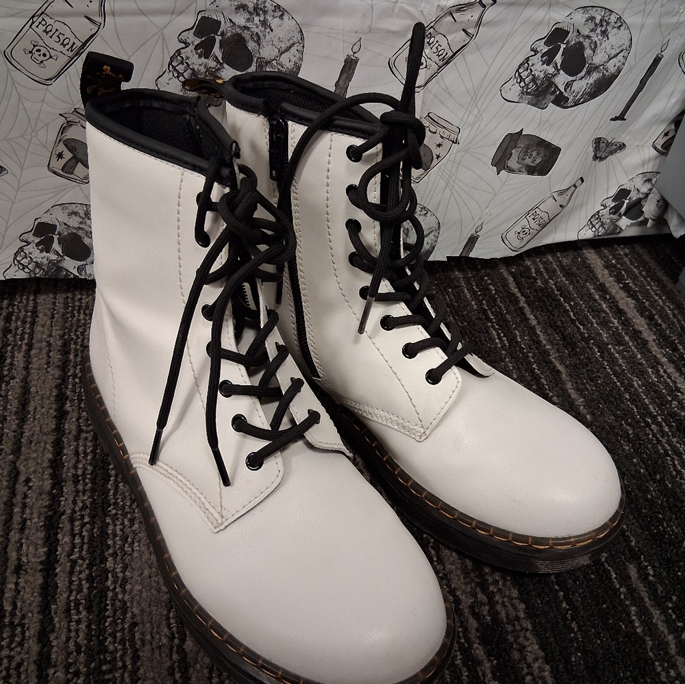 Dr. Martens 1460 Smoot Leather Lace up White Boots Size 6 Womens Size 5 Mens